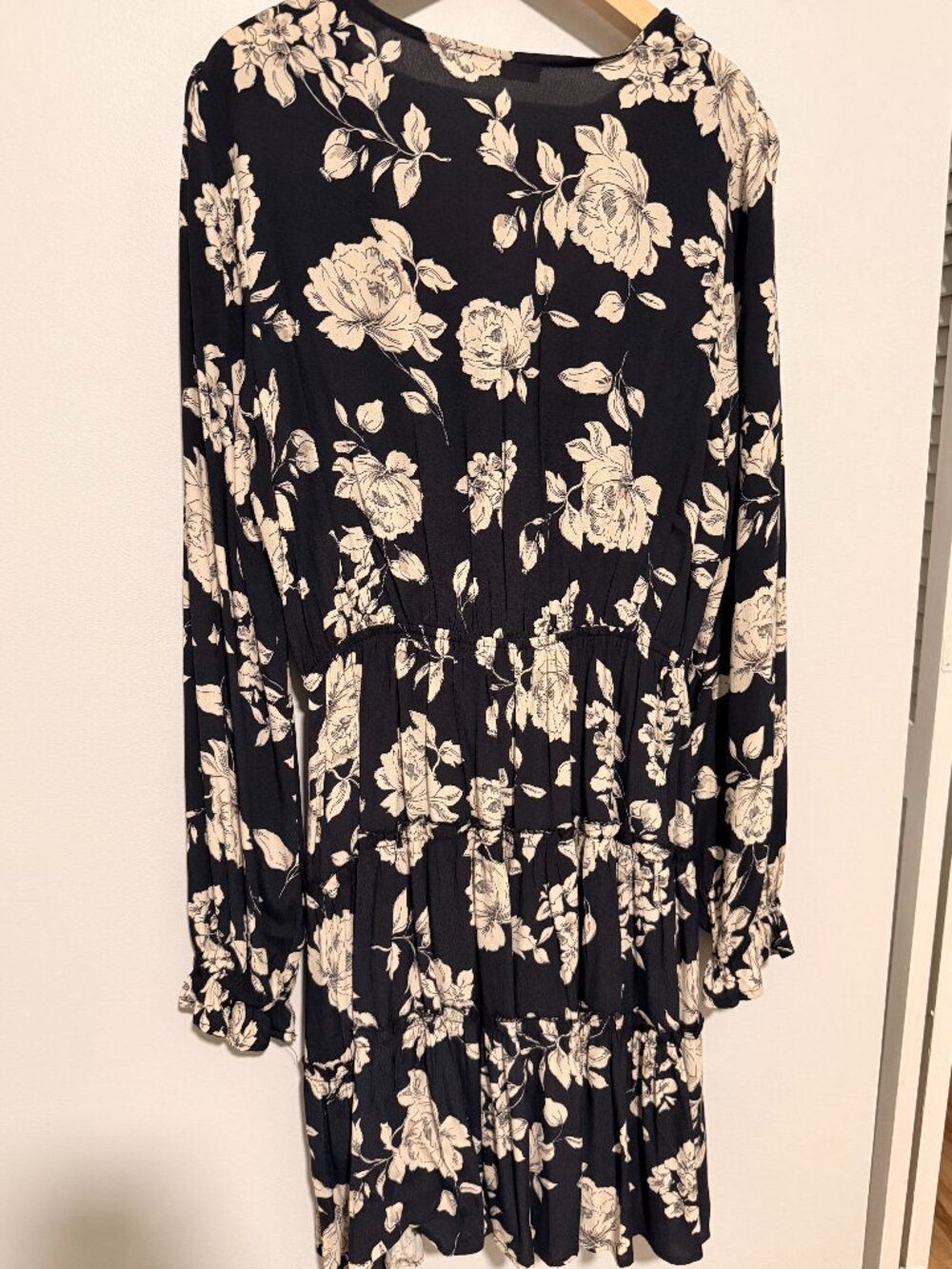 LoveStitch Black & White Floral Long Sleeve Tiered Dress Size M